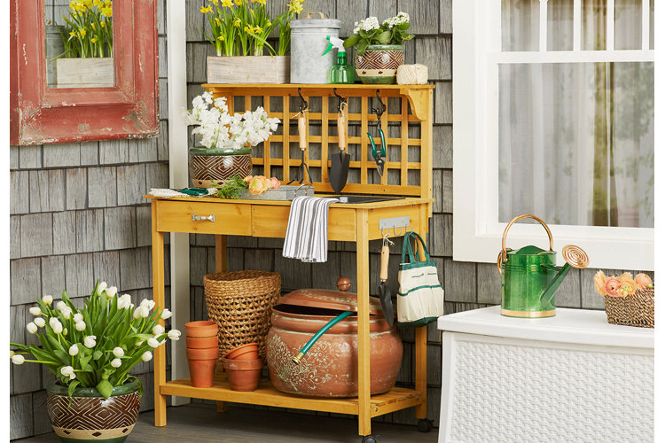 Choosing the Best Potting Benches & Potting Tables for Your Garden
